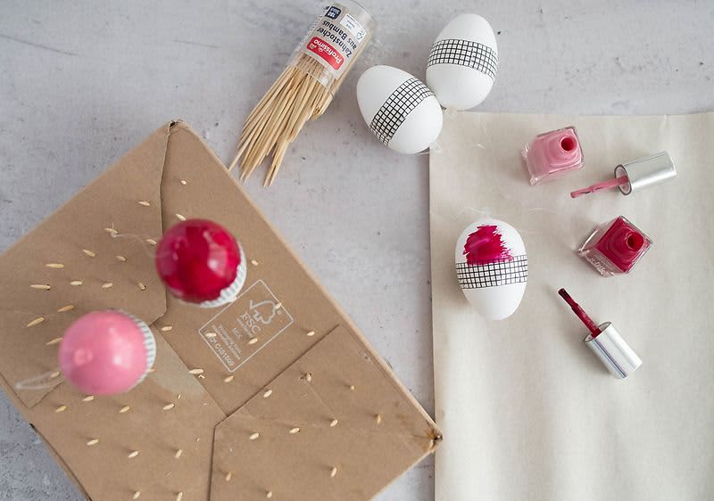 Eier mit Nagellack bemalt