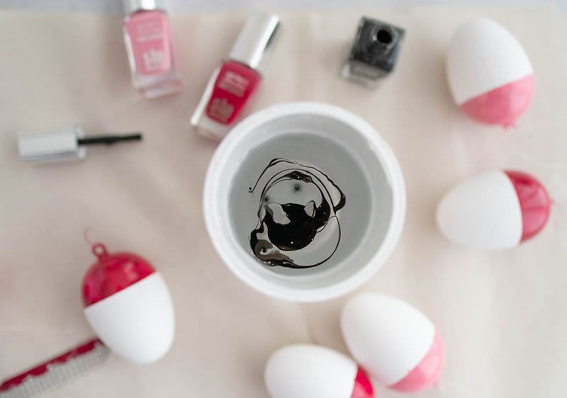 Muster mit Nagellack gezeichnet