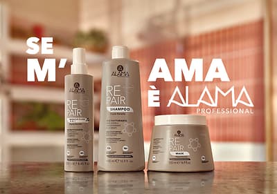 Prodotti per capelli Alama Repair su tavolo con sfondo sfocato con slogan Se m'ama è Alama Professional