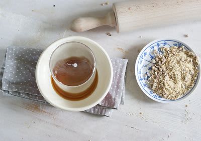 Eiskaffeeglas erst in Kaffee tauchen...