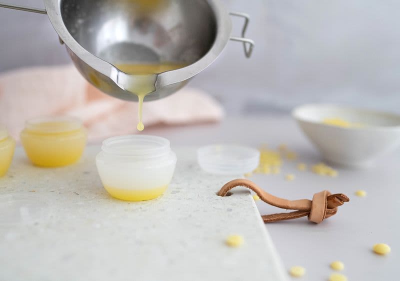 Flüssige Creme in Dosen