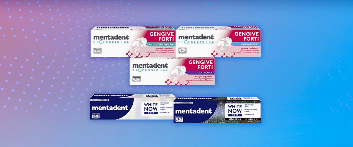 Dentifrici Mentadent White Now e Gengive forti su sfondo blu sfumato