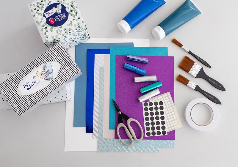 Materiali per mostriciattoli con una scatola di fazzoletti