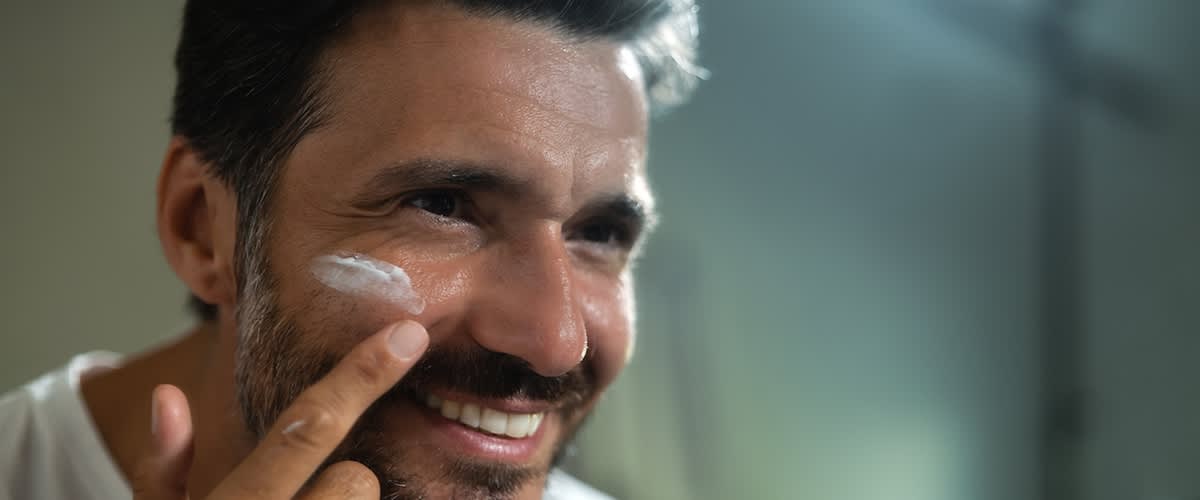 Skincare con crema uomo antirughe