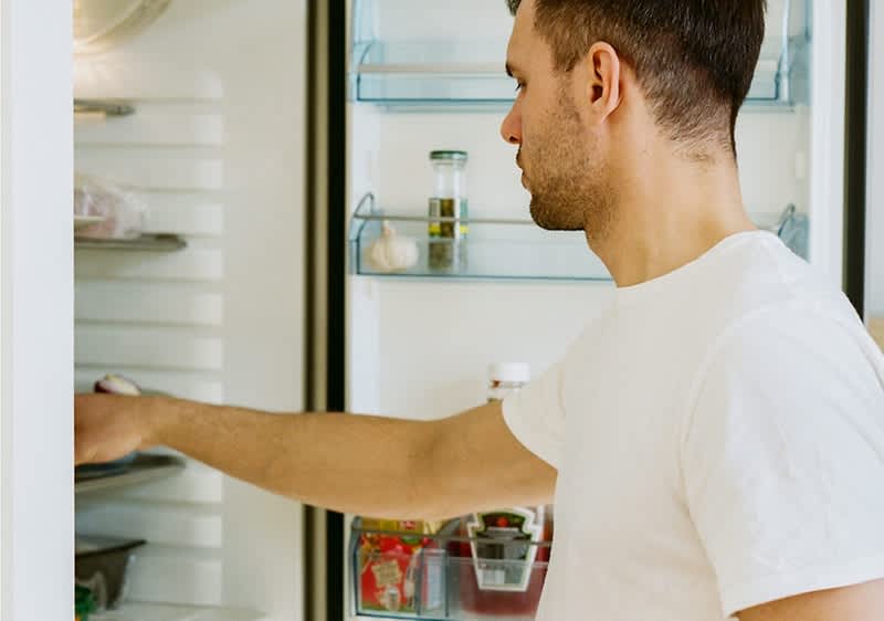 Eliminare i cattivi odori dal frigo