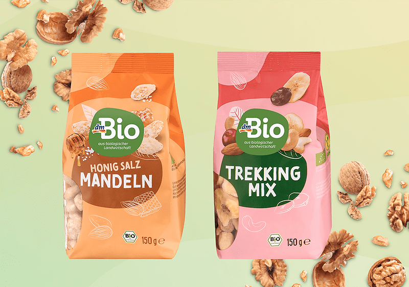 Prodotti dmBio su sfondo verde 