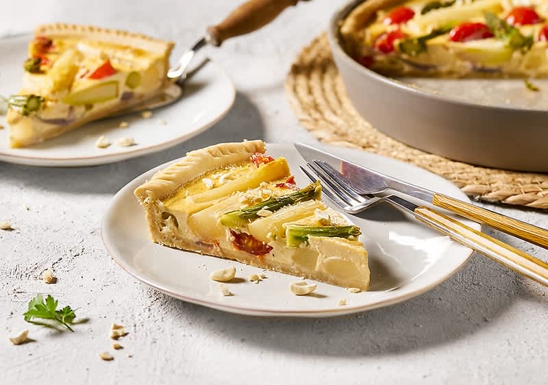 Quiche di asparagi con pomodori e anacardi