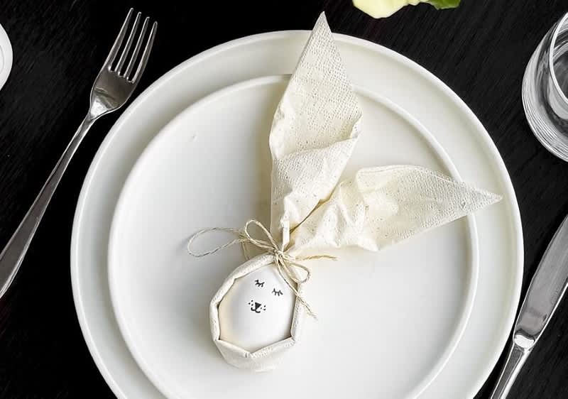 tovagliolo pasquale a forma di coniglietto