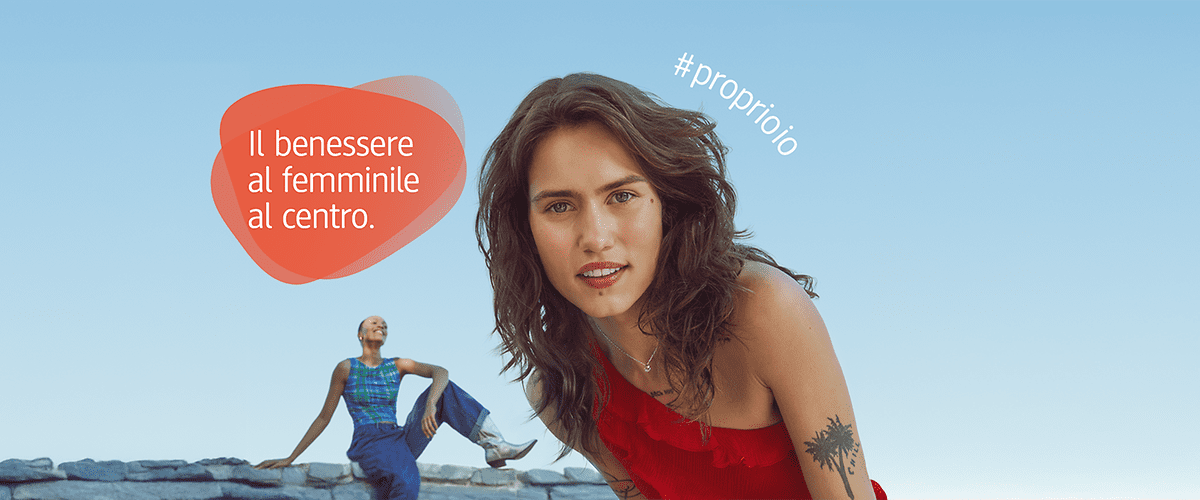 Immagine di campagna benessere al femminile dm Italia con due donne su sfondo blu