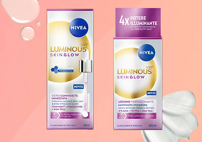 Prodotti Nivea Luminous Skin Glow su sfondo rosa sfumato
