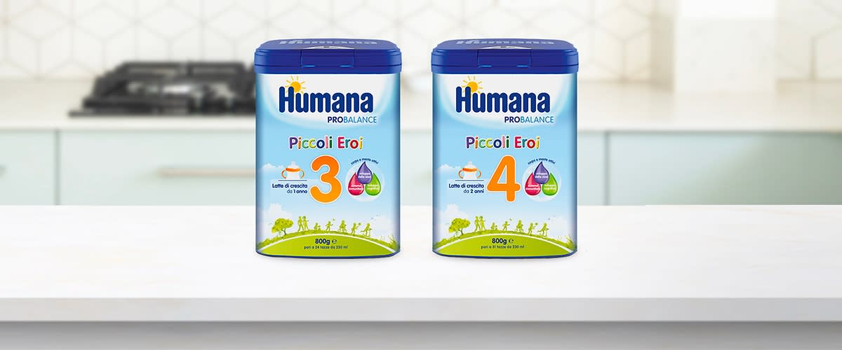 Latte di crescita Humana Piccoli Eroi 3 e 4 su tavolo cucina