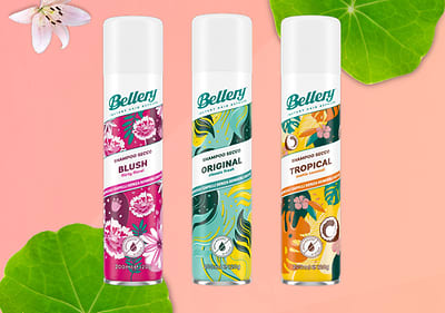 Shampoo secco Bellery Blush Original Tropical su sfondo rosa con foglie e fiori
