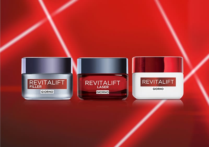 Creme Revitalift su sfondo rosso con linee luminose