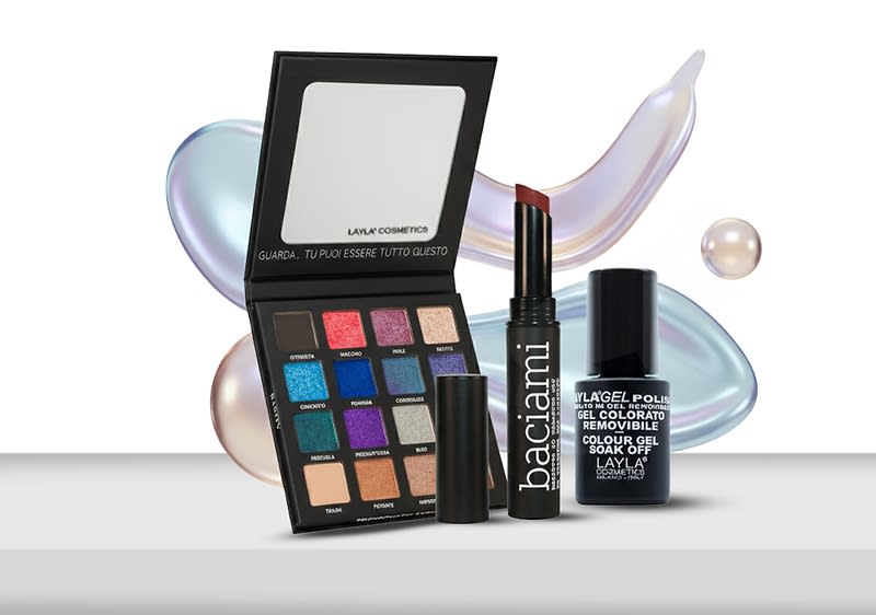Trucco con palette ombretti, rossetto e smalto Layla Cosmetics
