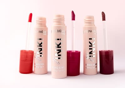 Rossetti liquidi di Bell HYPOALLERGENIC in diverse tonalità con applicatori