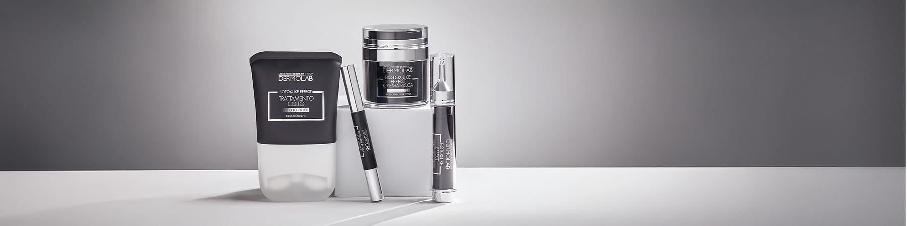 Prodotti Botox-like effect Dermolab su sfondo grigio tenue