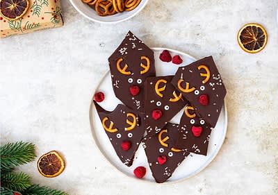 Sei pezzi di cioccolata natalizia spezzata a forma di renna