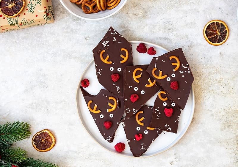 Sei pezzi di cioccolata natalizia spezzata a forma di renna