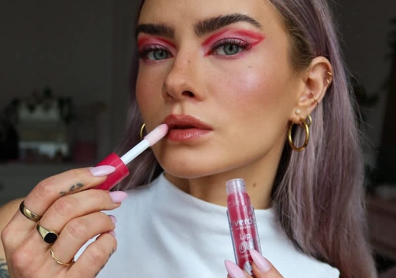Glichy glam make-up step 3: applicare il gloss.