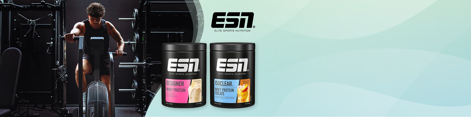 Integratori ESN designer e isoclear whey protein in confezioni davanti a persona che si allena con cyclette