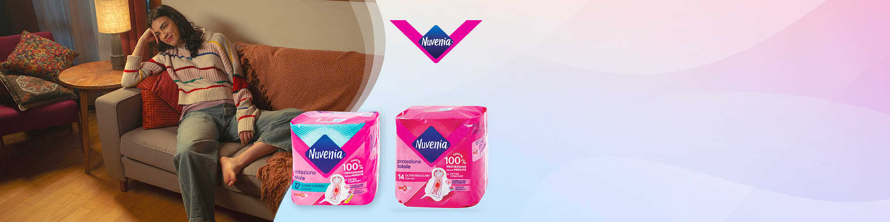 Confezioni Nuvenia rosa con donna seduta sul divano