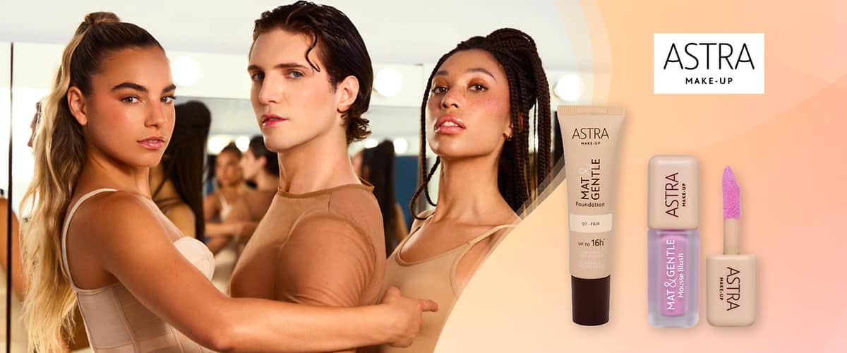 Due persone in primo piano in abiti color carne, a destra due prodotti Astra Make‑Up: fondotinta “Mat & Gentle Foundation e blush liquido “Mat & Gentle Mousse Blush.