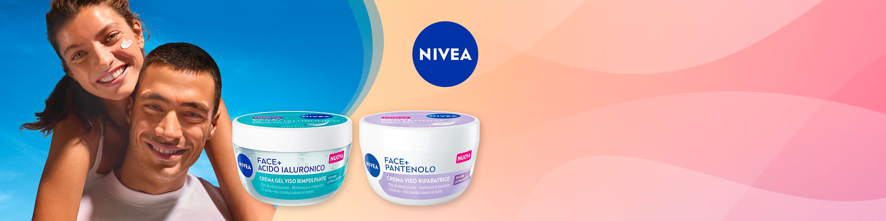 Due persone sorridenti, a destra le creme NIVEA FACE+ all'acido ialuronico e al pantenolo.