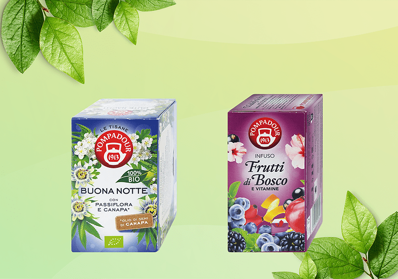 Due confezioni di tisane brand «Pompadour»: a sinistra scatola blu e bianca etichettata «Buona Notte 100% Bio con passiflora e canapa» con disegni di fiori bianchi e foglie; a destra scatola viola etichettata «Infuso Frutti di Bosco e vitamine» con immagini di mirtilli, more e fragole