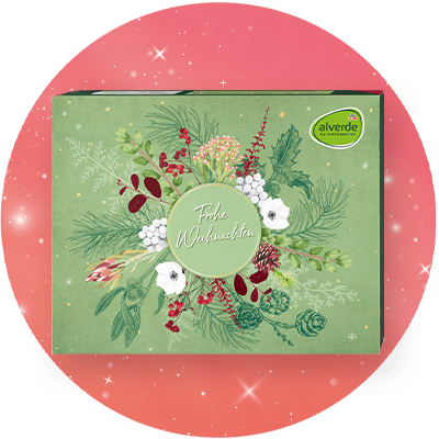 Kalendarz adwentowy z kosmetykami marki Balea na czerwonym tle