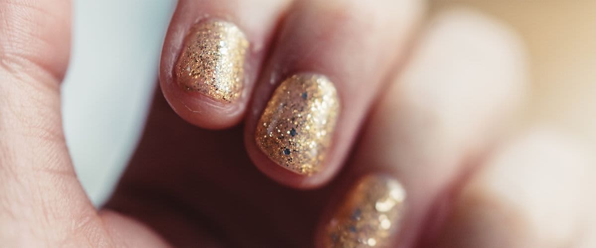 Brokatowe paznokcie nie wychodzą z mody