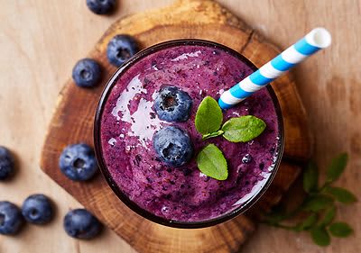 Smoothie proteinowe z jagód chia