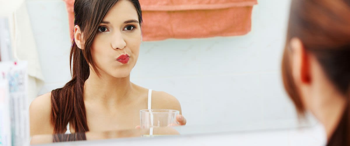 Płukanie ust olejem kokosowym – sprawdziliśmy to