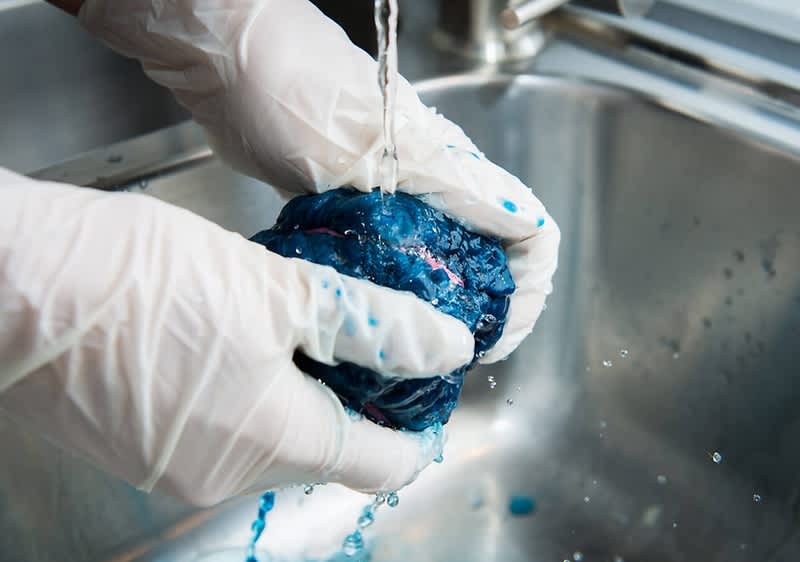 Tie-dye: Wypierz ubranie