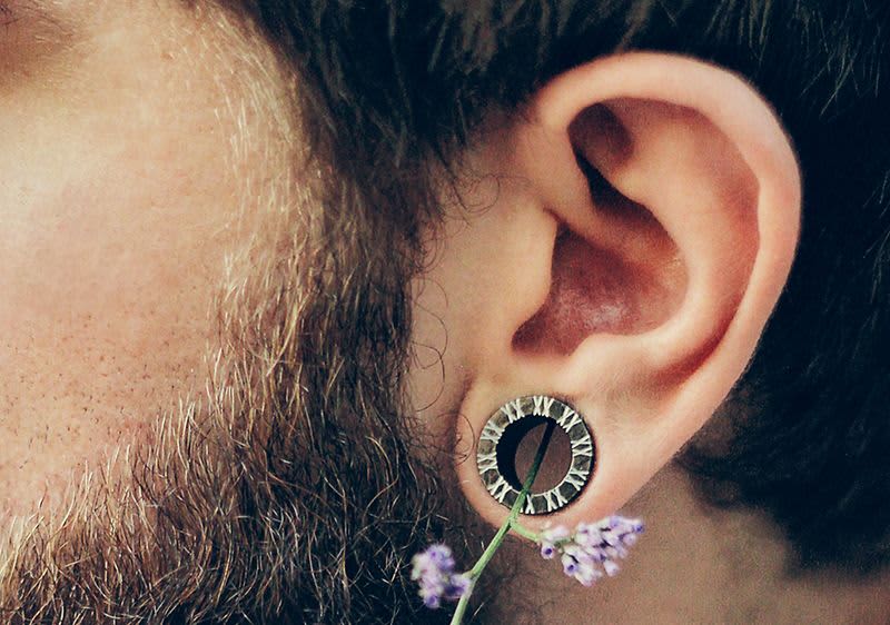 Usuwanie włosów z uszu