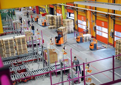 W 2009 r. centrum dystrybucyjne dm Weilerswist rozpoczyna działalność