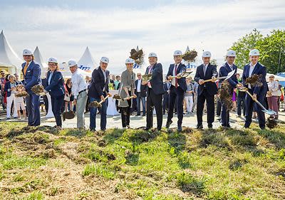 Ceremonia przełamania ziemi pod nową centralę dm