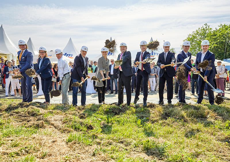 Ceremonia przełamania ziemi pod nową centralę dm