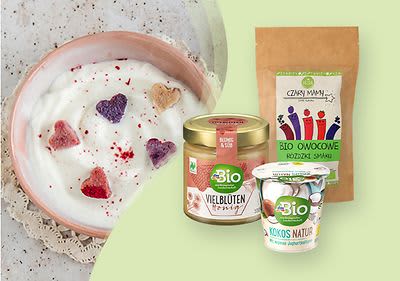 Helpa: jogurt z jaglanymi, kolorowymi serduszkami​