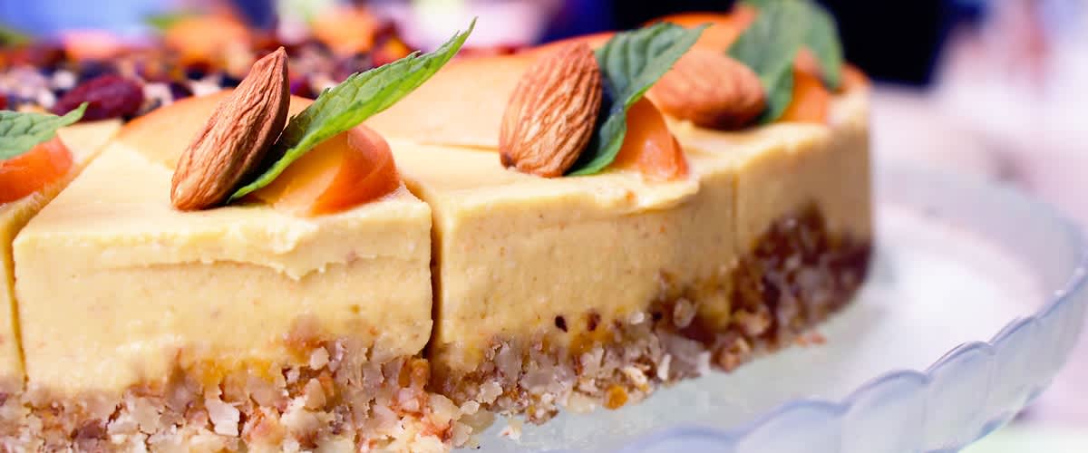 Wegański sernik na spodzie z granoli