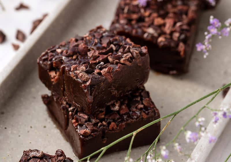 Vegane Pralinen mit Schoko und Erdnuss