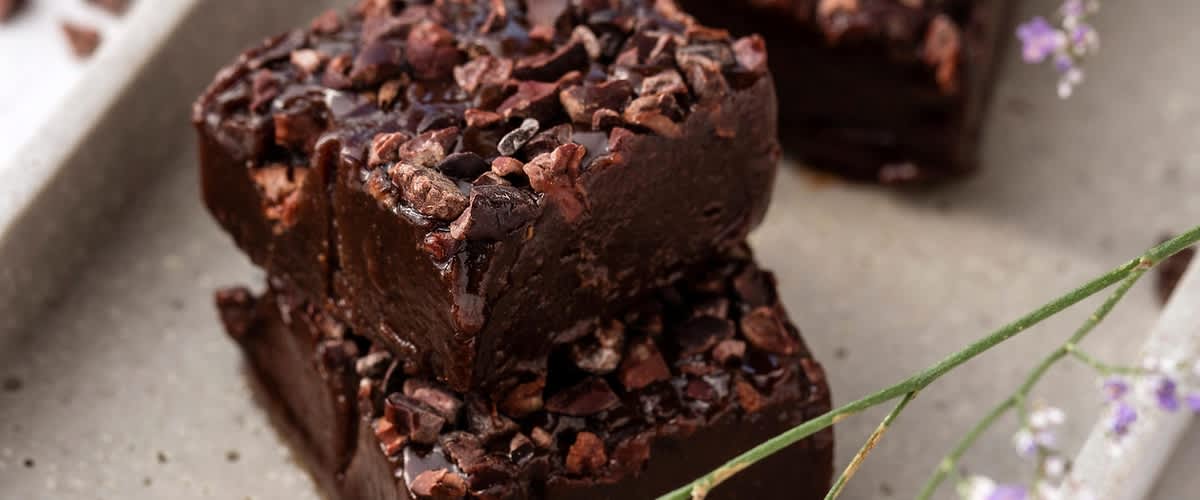 Vegane Pralinen mit Schoko und Erdnuss