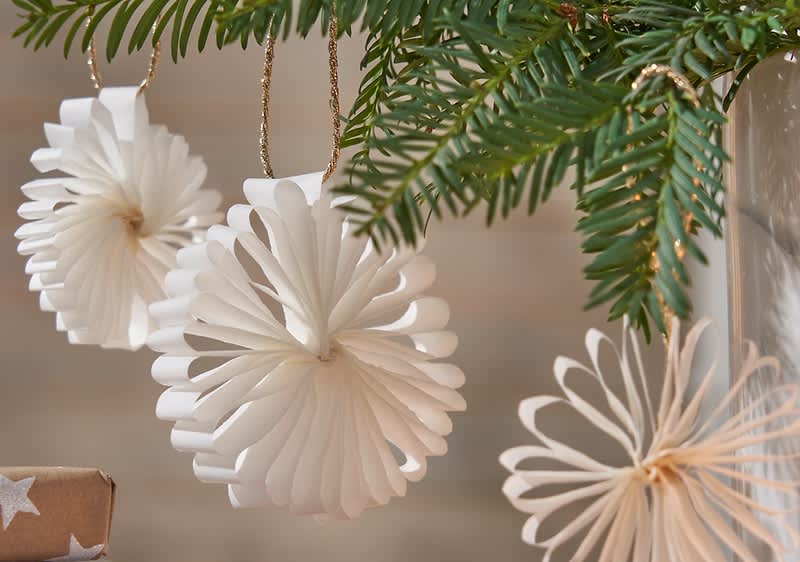 Baumschmuck aus Butterbrotpapier