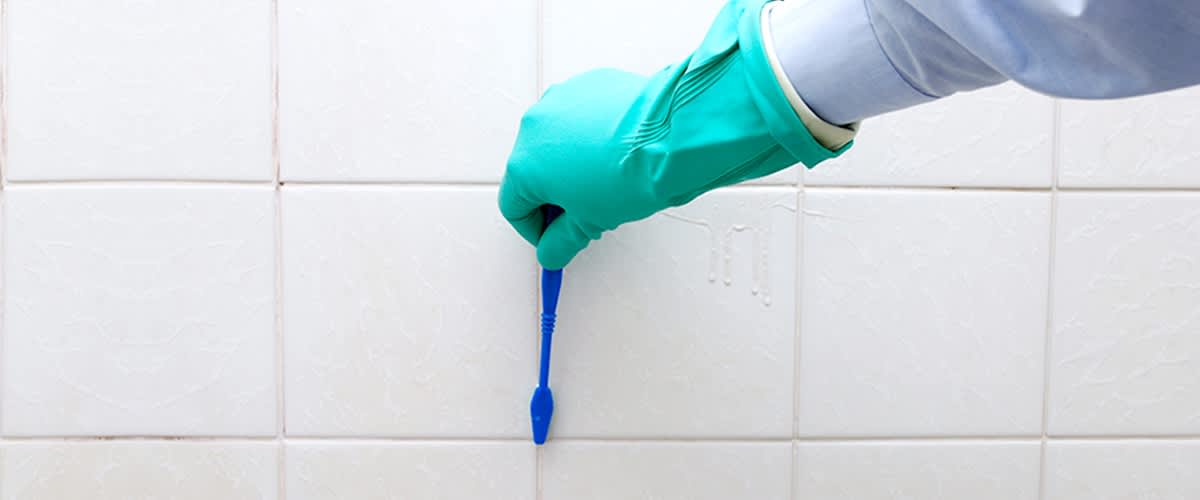 Usuwanie pleśni w łazience