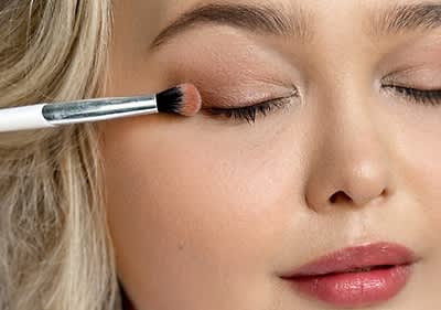 Prawidłowe nakładanie cieni do powiek