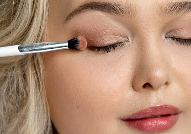 Prawidłowe nakładanie cieni do powiek
