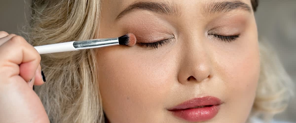 Prawidłowe nakładanie cieni do powiek
