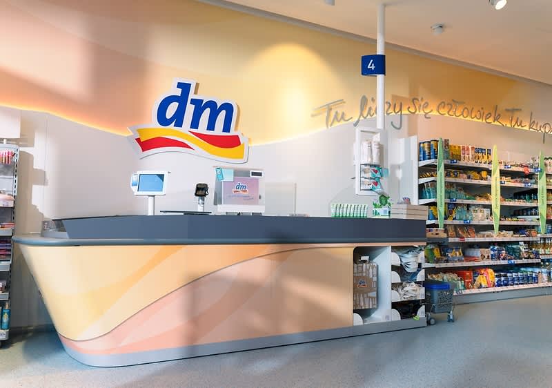 Drogeria dm w Krakowie wspiera lokalną szkołę - zakupy, które mają moc pomagania