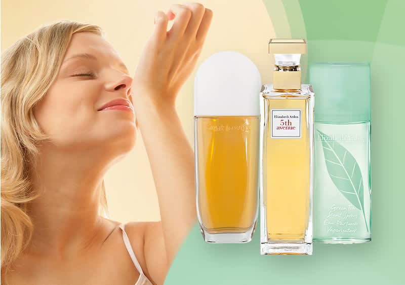 Trzy damskie perfumy: Sunflowers woda toaletowa 100 ml, 5TH AVENUE EDP 75 ml oraz Elizabeth Arden Green Tea EDT 30 ml na jasnozielonym tle, z kobietą testującą zapach.