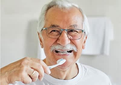 Prawidłowe mycie zębów: sposób na promienny uśmiech