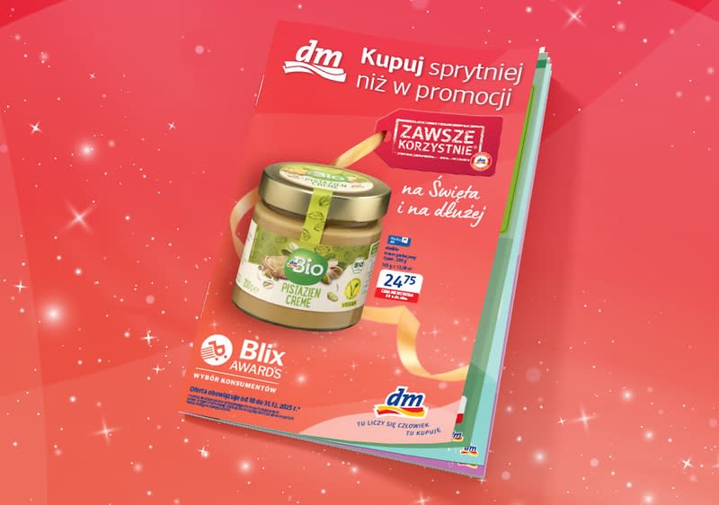 Gazetka dm z kremem pistacjowym dm Bio na czerwonym tle, napis: Kupuj sprytniej niż w promocji, cena: 24,75 zł.